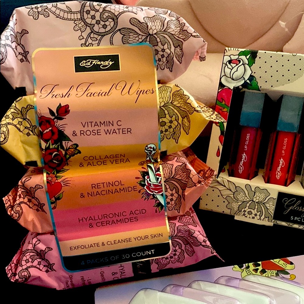 Ed Hardy Lip Gloss, Facial Wipes, & Makeup Puff Set - 15 pieces total ❤️🔥❤️🔥 - Picture 2 of 6